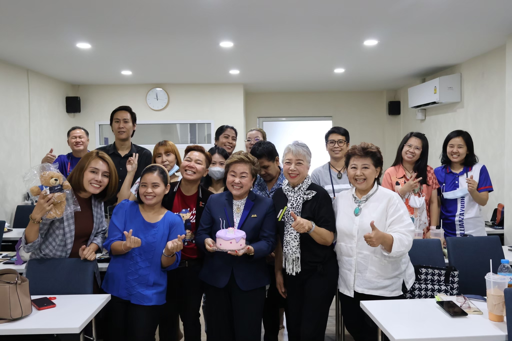 ทีมงาน Allianz Ayudhya นวมินทร์ 137 ที่สำนักงาน
